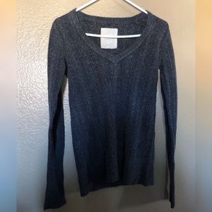 Grey v-neck sweater - medium
